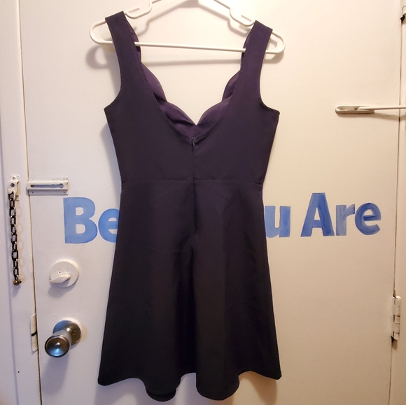 Black scalloped v-neck fit ad flare dress - Picture 2 of 2